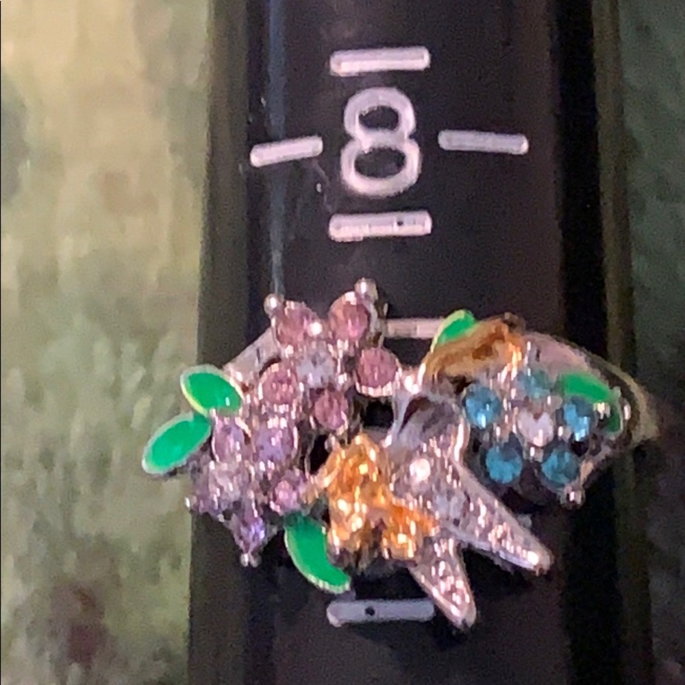 Cute flower crystal ring. Silver tone. No stamp
